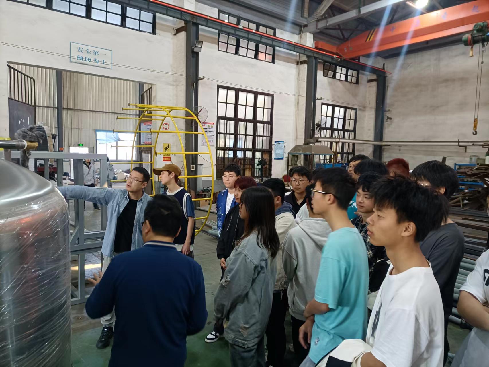湖南工程学院近200名学生来大发集团(中国)官方网站认知实习